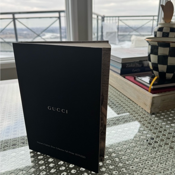 GUCCI RARE Fabric Hardcover Collectable❤️💚 - Picture 4 of 5